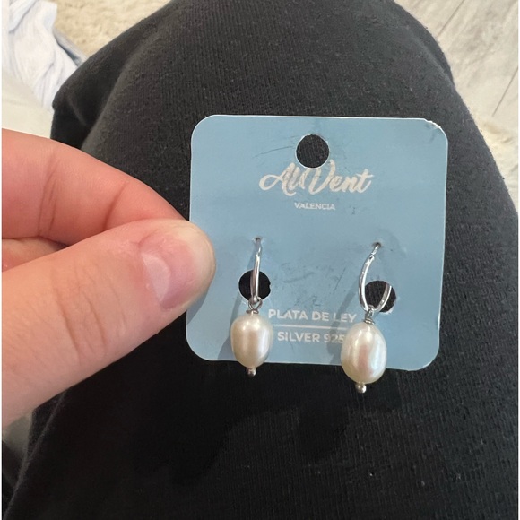 2 pairs of earrings! - Picture 3 of 5